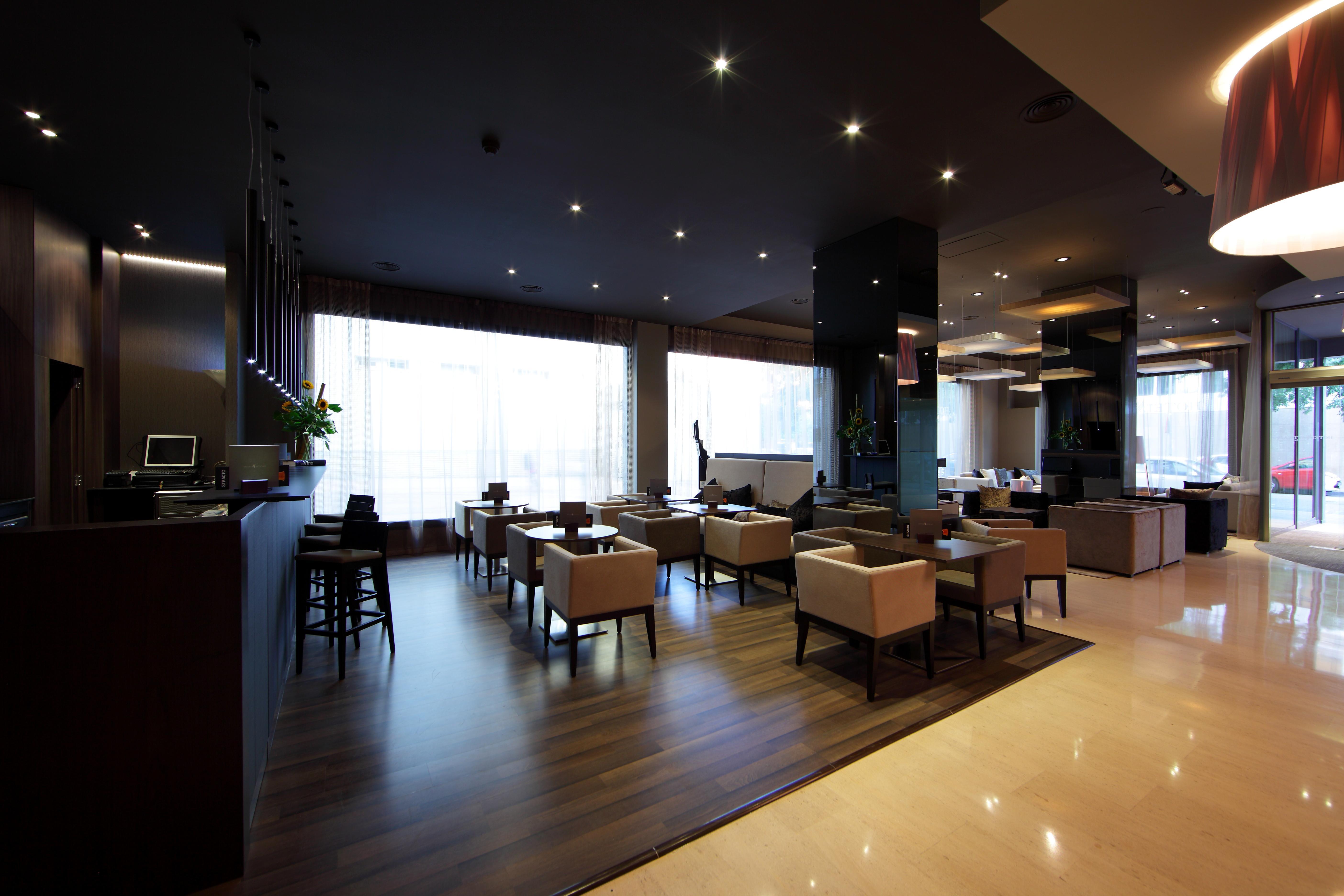 Attica 21 Mar Hotel 4*