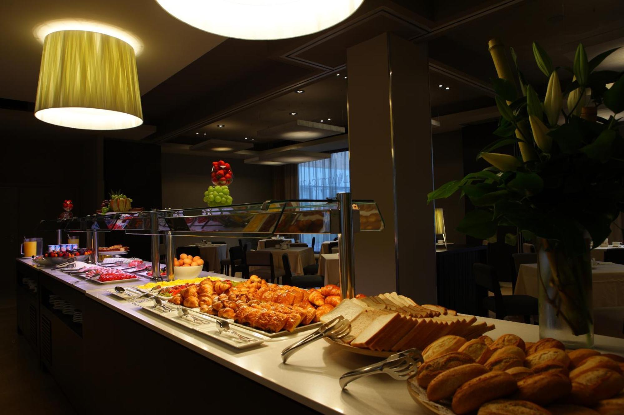 Hotel Attica 21 Mar