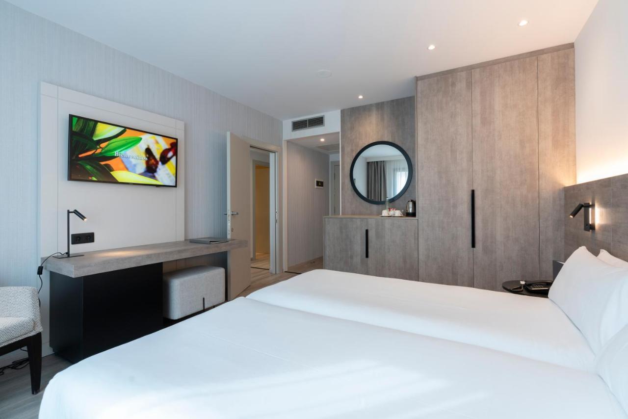 Attica 21 Mar Hotel 4*